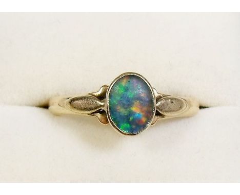 A 22 carat gold opal set ring - size Q 1/2 - 3.7g