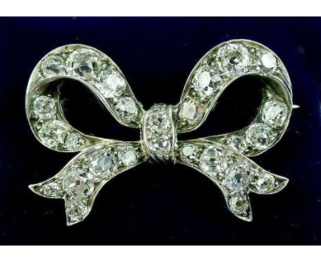 A Victorian silver and diamond set bow from brooch, total weight 5g, 3cm x 2cm