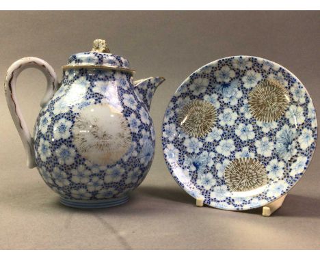 JAPANESE PORCELAIN PART TEA SERVICE AND A CLEAR GLASS MUSHROOM TABLE LAMP  floral decorated with gilt highlights, together wi