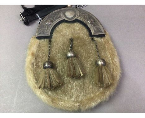 SILVER PLATE AND FUR SPORRAN AND OTHER ITEMS  including golf balls and golf figuresan image of the back of the sporran has be