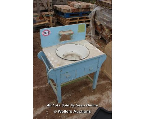 *VINTAGE CHILDREN'S WASH BASIN