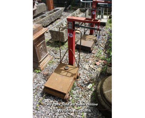 *AVERY VINTAGE PLATFORM WEIGHING SCALES