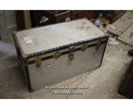 *LARGE VINTAGE FLIGHT CASE, 97.5CM X 50CM X 50CM
