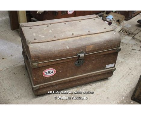 *LARGE VINTAGE METAL TRUNK, 75CM X 52CM X 49CM