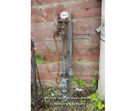 *VINTAGE PUMP