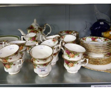 A ROYAL ALBERT CHINA 'OLD COUNTRY ROSES' PATTERN TEA SERVICE FOR 12 PERSONS, 41 PIECES 