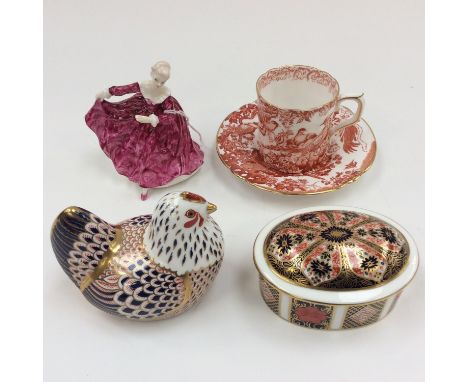 A Royal Crown Derby 1128 pattern trinket box; together with a Derby paperweight hen, a Red Aves coffee can and saucer and a R