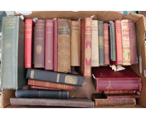 Collection of vintage and antiquarian books to include Fontaine's Fables, Paris 1757, 'Fables by the Late Mr Gay', London, Bu