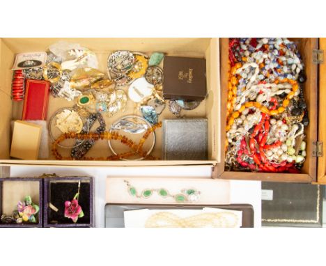 A good quantity of vintage costume jewellery to include assorted bead necklaces, silver bangles, brooch, bracelet 