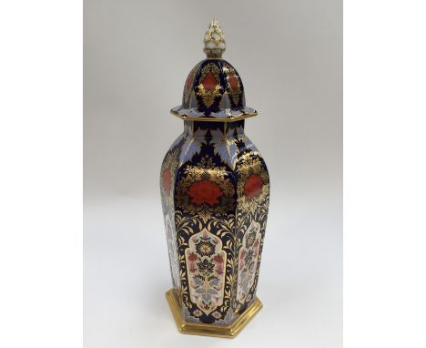 Derby ceramic Art Studios 'Hamilton Imari' Temple Vase and cover, height 44 cm, 17.25 inches approx 