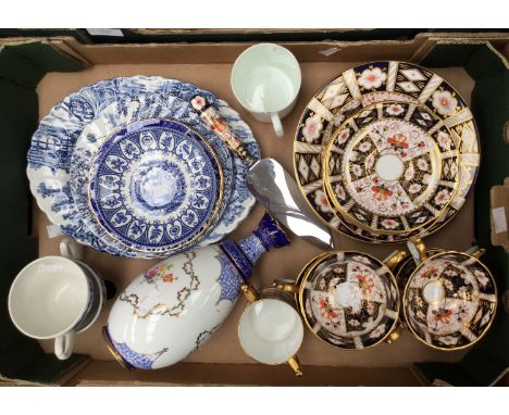 A collectors lot of ceramics including a Royal Crown Derby HN 2451 tea set including six cups, five saucers, two plates, cake