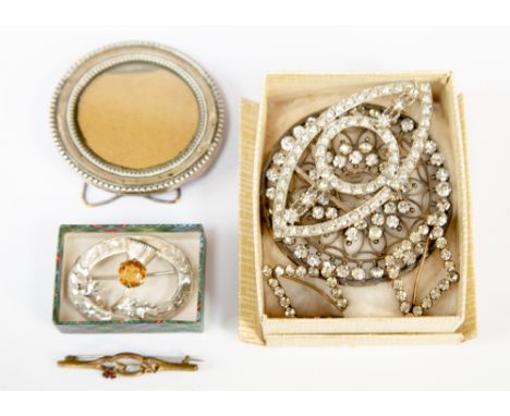 A circular silver frame, Birmingham 1902; together with a silver Scottish style Thistle brooch, a gold fronted brooch (9ct) a