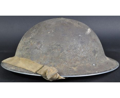 An original WWII Second World War British Army issued steel combat Brodie helmet. Maker's marks to brim for&nbsp;Rubery Owen 