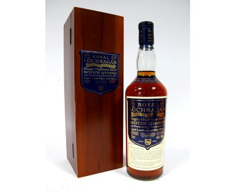 Whisky - Royal Lochnagar Selected Reserve Single Highland Malt Scotch Whisky, bottle number 35983, 75cl, 43% Vol., in present