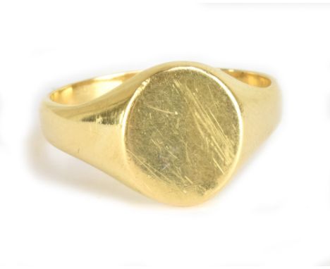 A yellow metal gentleman's signet ring, size U, approx 8.3g.Additional InformationThere are scratches, a file mark, no hallma