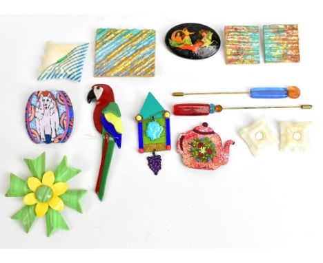 An interesting group of contemporary costume jewellery including a glass parrot brooch, abstract brooch with grape drop and p