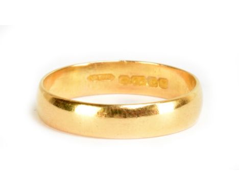 A 22ct yellow gold wedding band, size T, approx 4.4g.Additional InformationLight surface scratches, but basically in good ord