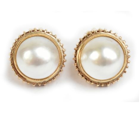 A pair of 14ct yellow Mabé pearl ear clips, diameter approx 2cm, approx 13.2g.Additional InformationOnly the clips are marked