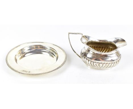 HORACE WOODWARD &amp; CO LTD; an Edward VII hallmarked silver dish of circular form with cast beaded rim, London 1909, diamet