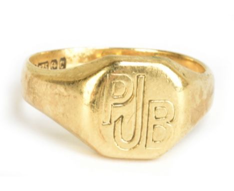 A 9ct yellow gold gentleman's signet ring, engraved with initials 'PJB', size S 1/2, approx 6.6g.Additional InformationSome r