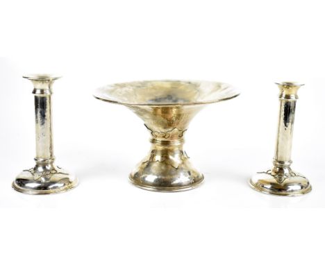 TK EBBUTT LTD; an Elizabeth II hallmarked silver pedestal fruit bowl, with planished detail around a single Arts &amp; Crafts