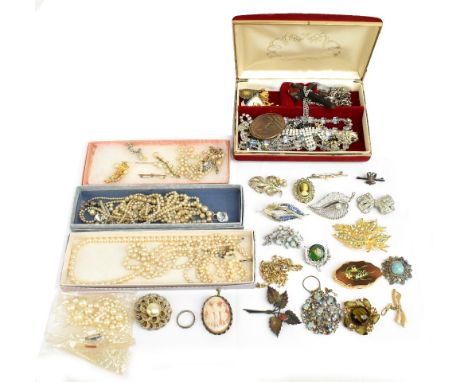 A small group of costume jewellery including a pearl necklace with a 9ct yellow gold clasp, simulated pearls, yellow metal ch
