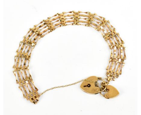 A 9ct yellow gold gate link bracelet with padlock clasp, approx 7.8g.Additional InformationObvious signs that it has been wor