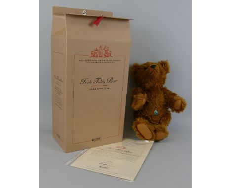 Steiff limited edition Irish teddy bear, No.1547/2000, 35cm high, boxed with certificate, EAN 660702