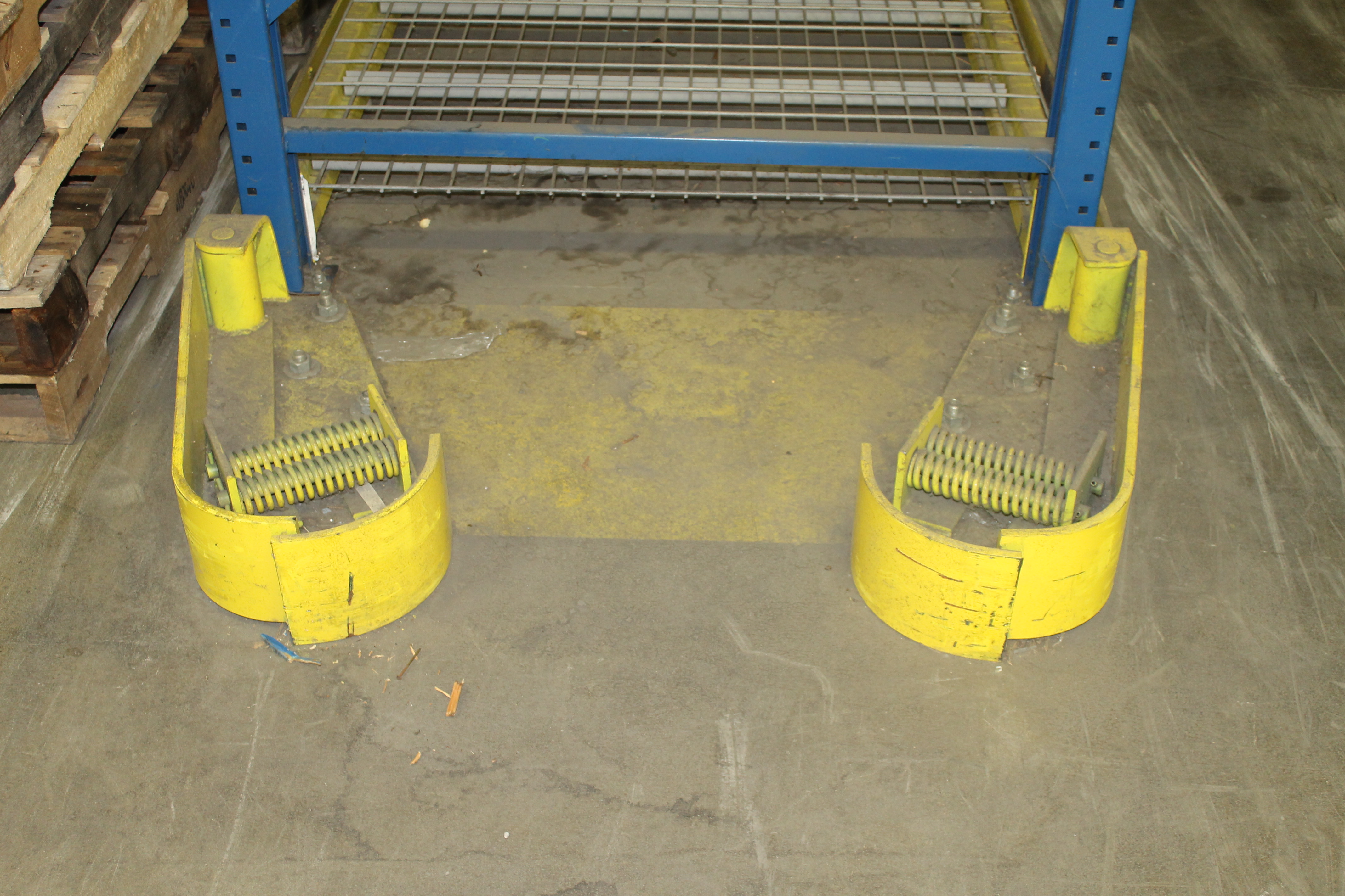 27" x 38" LEFT AND RIGHT SPRING LOADED ENTRY GUIDES, INLUDES 6 LEFT AND