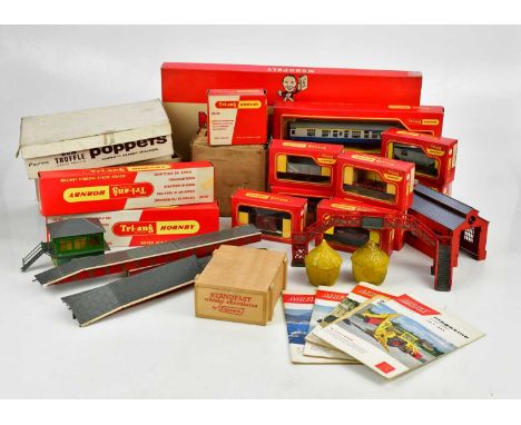 TRI-ANG HORNBY; an extensive collection of model railway items including carriages, rolling stock, etc, together with a colle