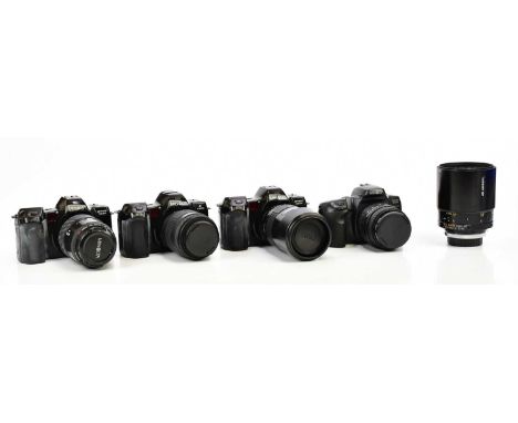 MINOLTA; four Minolta 35mm film cameras with lenses, comprising a Dynax 7000i with a Sigma 75mm-200mm f3.8, a Dynax 500si Sup
