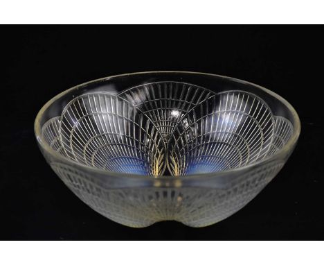 RENE LALIQUE; an Art Deco opalescent 'Coquille' bowl, stencil mark and numbered 3200, diameter 23.5cm.Condition Report: Very 