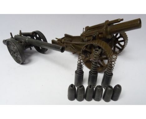 Britains 4.7inch Naval Gun SECOND VERSION, open spring and set 1266 18inch Howitzer with some ammunition (Condition Good) (2)