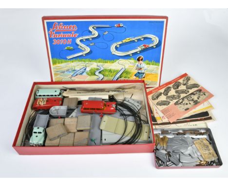 Schuco, Konvolut Varianto Set mit u.a. 3045 Cabrio, 3042 Lasto, 3044 Bus, 3318 Station Car, usw., insgesamt Z 1-2