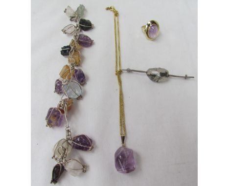 A moss agate bar brooch, together with semi precious set bracelet, amethyst ring and pendant 