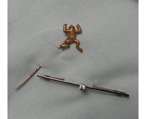 A yellow metal stick pin in the form of a Frog, marked 15, 1.7 grams together with white metal bar brooch