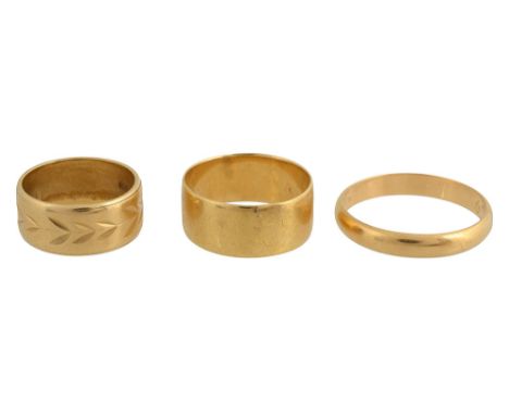 Three 18ct gold ringsan 18ct gold ring, stamped Ô18Õ, hallmarked; an 18ct gold ring with a chased foliate design, stamped Ô18