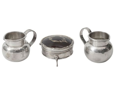 A pair of Edwardian silver cream jugs and a silver and tortoiseshell trinket box London, 1907, George Perkinsof plain bellied