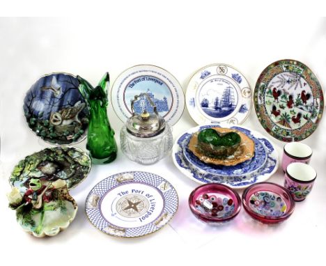 A small quantity of ceramics and glassware to include a c1860 Davenport plate with blue and white Chinoiserie decoration, blu