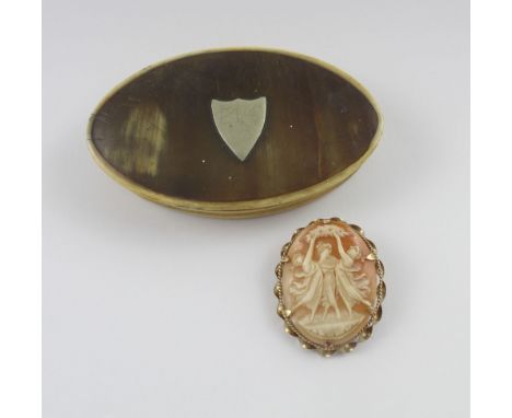 A 19th century horn oval snuff box and a cameo brooch in a 9ct gold frame (2).