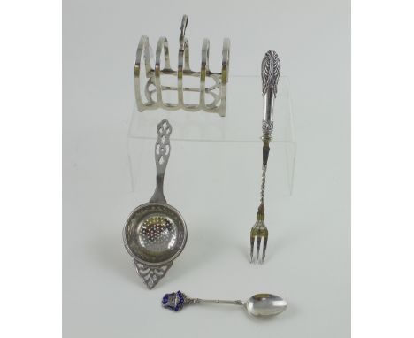 A George V hallmarked silver toast rack, Stokes &amp; Ireland Ltd, (William Henry Stokes and Arthur George Ireland), Chester 