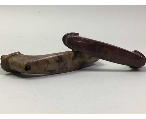 COLLECTION OF VINTAGE FURNITURE AND DOOR HANDLES C.1930S ONWARDS including bakelite and brass, along with a Silver-Reed typew