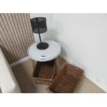 Small table and 2 baskets and lamp