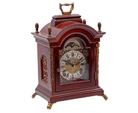 Warmink table clock in walnut case, 26 cm high