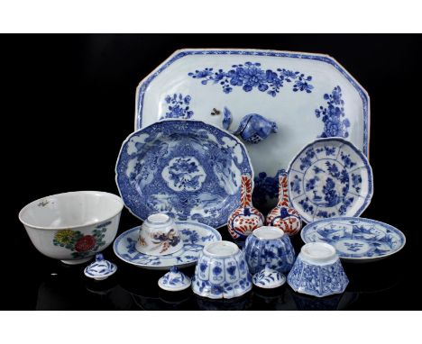 15 pieces of porcelain, China 18th century and younger, Wed. octagonal bowl Qianlong period, 14x16 cm, 3 cups from the Kangxi