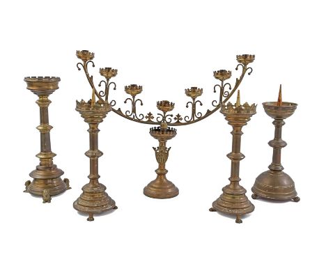 7-light copper table candlestick, 52 cm high, 63 cm wide and 4 copper pin candlesticks of which 1 pin is missing, 41 cm, 42 c