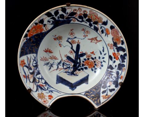 Imari porcelain shaving basin, Japan 18th century, 29 cm diameter (restored)