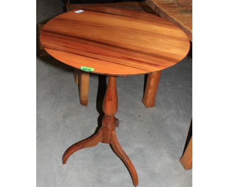 	A piranha pine tripod table