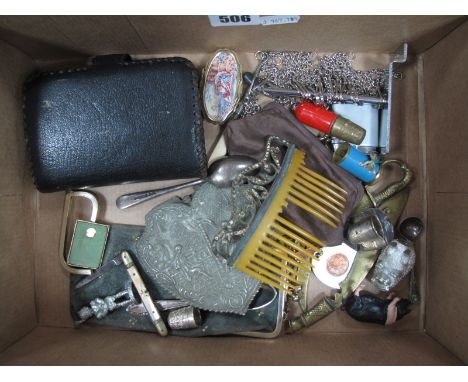 A Book of Common Prayer, pill box, folding knife, vintage New York souvenir key ring, teaspoons, hair comb (damages/incomplet