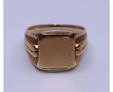 An 18ct. yellow gold signet ring, weight 12.0g, size approx. UK V&nbsp;